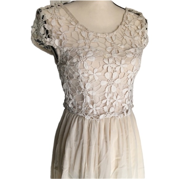 Rue21 Dresses & Skirts - Rue21 Cream Puff Sleeve Midi Sundress